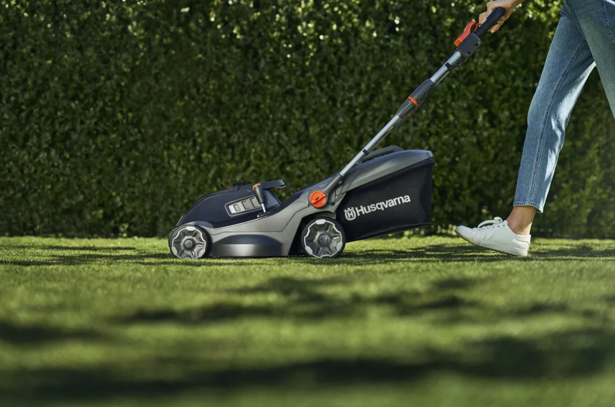 HUSQVARNA Aspire™ LC34-P4A s akumulátorem a nabíječkou