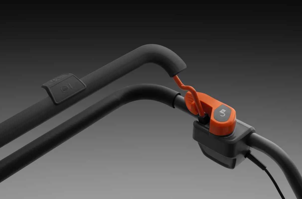 HUSQVARNA LC 137i s 2 akumulátory a nabíječkou