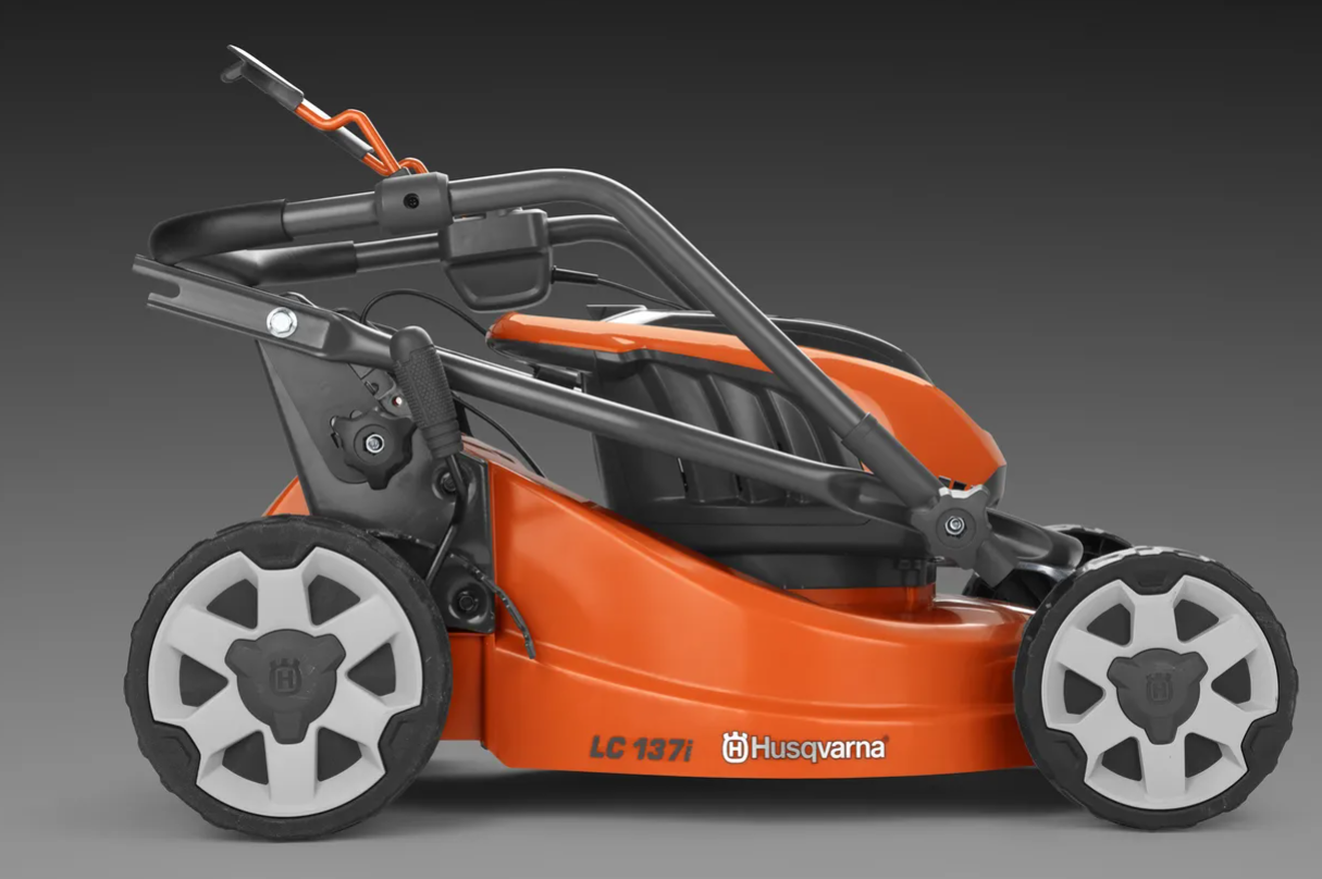 HUSQVARNA LC 137i s 2 akumulátory a nabíječkou